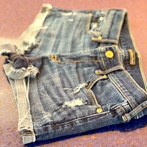 Abercrombie Women’s low rise denim shorts size 27